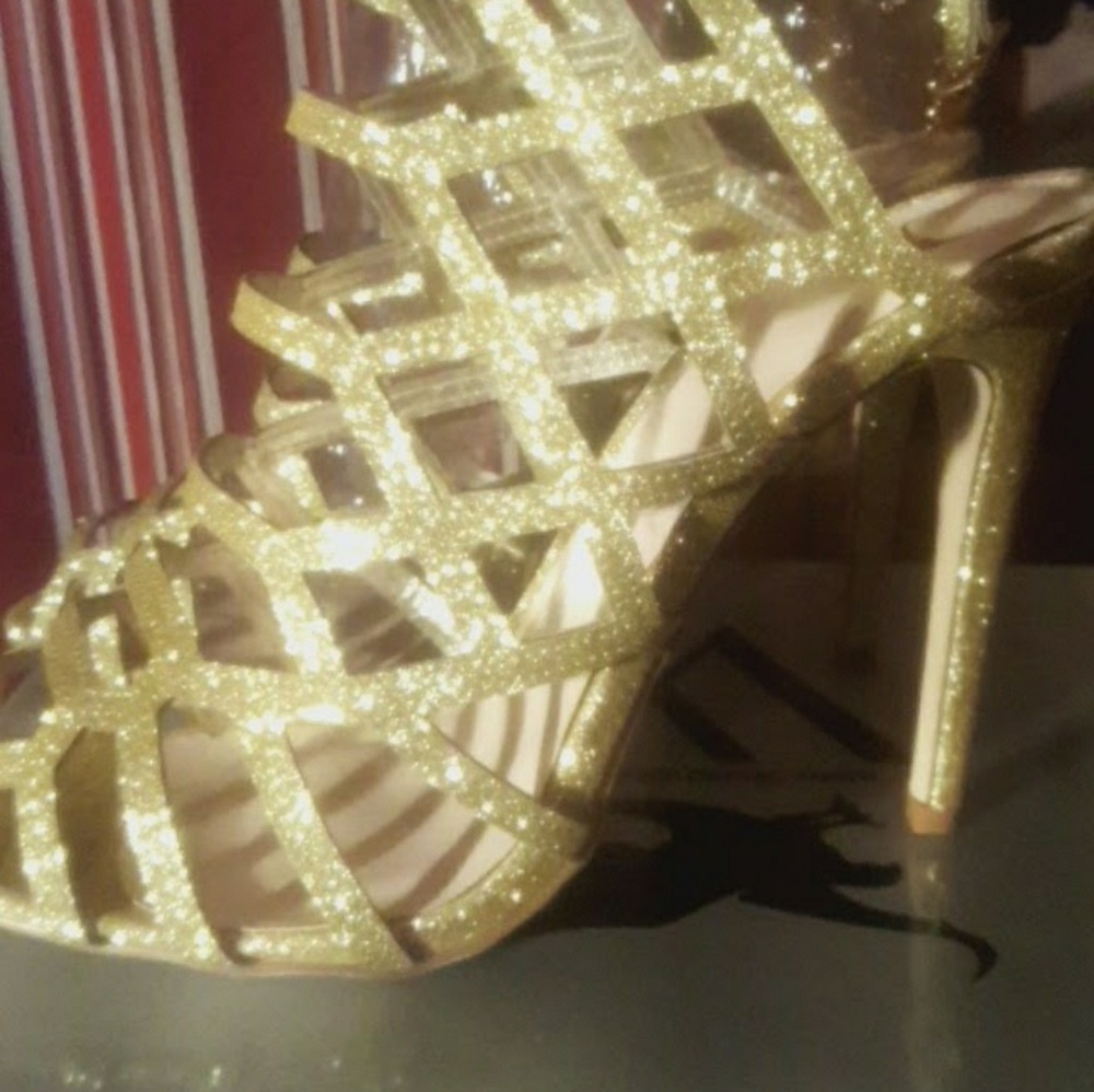 Shoes - Picture 3 of 6